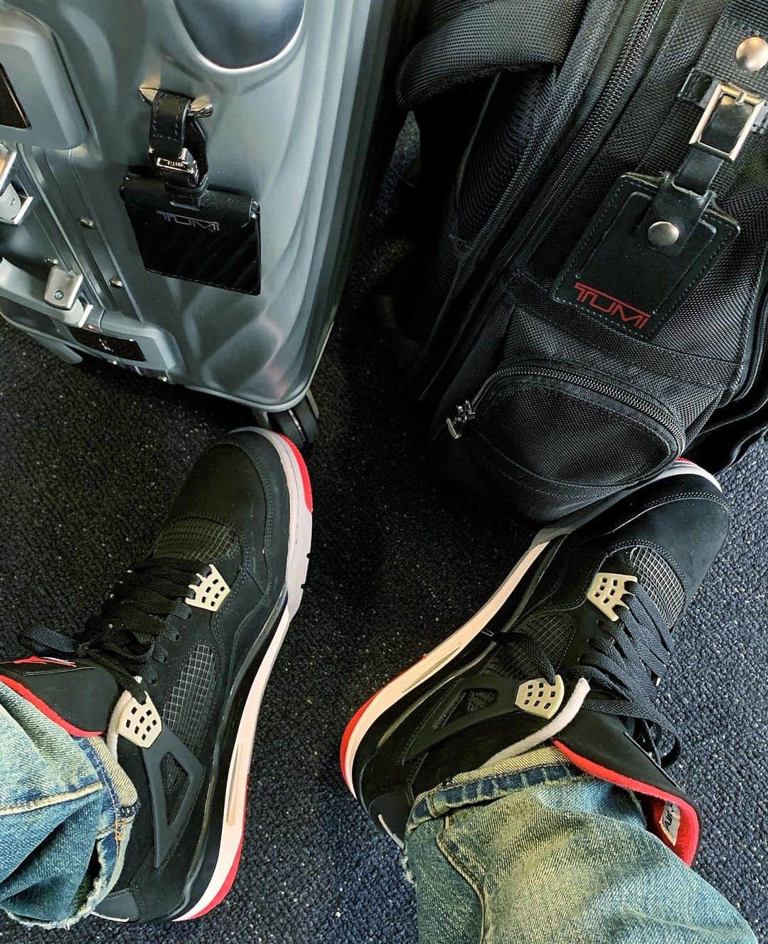 DJ Clark Kentさんのインスタグラム写真 - (DJ Clark KentInstagram)「Another Flight In Delta Gen-Pop First Class, Because My Wealthy Friend @pr_rwtw Didn’t Have One Of His Four Planes Free To Lend Me. (I Asked To Late Again.) • Luggage & Kicks Are Mean Though!! • Tumi 19 Degree & Alpha • Black/Cement IV #UNDSEverything • #TumiTravel •  #BiggerThanSneakers」5月10日 21時56分 - djclarkkent