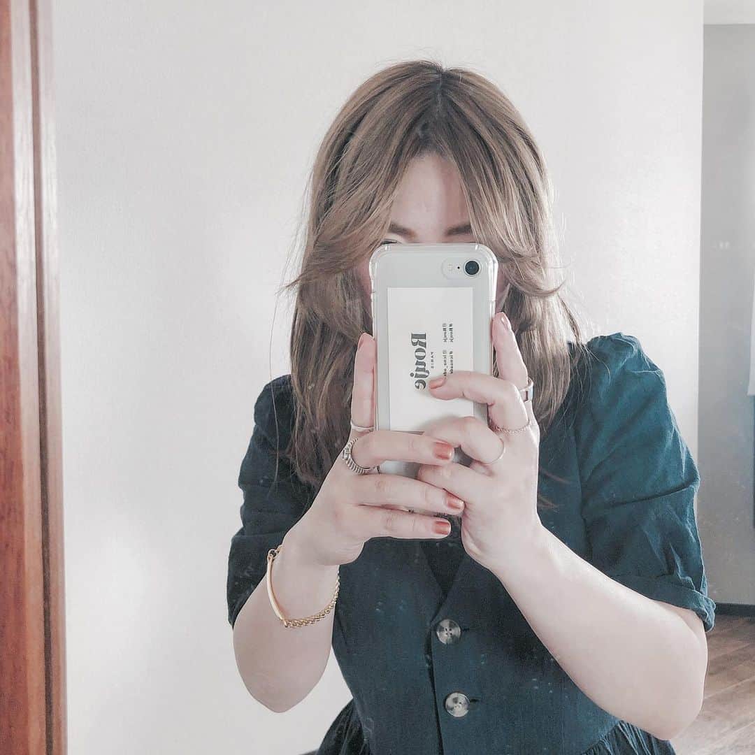 のインスタグラム：「今日は暑いぐらいだったな〜 去年 ZARAで買った リネンのワンピースは今年もお気に入り🍋 同じ形で違う色とか出ないかなー（出たら絶対買う！） ・ ・ ・ #ファッション#コーデ#ママコーデ#ザラジョ#プチプラコーデ#ワンピース#sサイズコーデ#低身長コーデ#男の子ママ  #fashion#code#zara#ena_ootd#ootd#followme#instafashion#rili_tokyo#mery#pressblog#sucle #헤어 스타일#패션#코디#일상스타그램#오오티디」