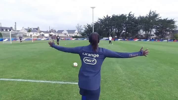 Le trio magique #FiersdetreBleues @vivi_asseyi @grace_geyoro