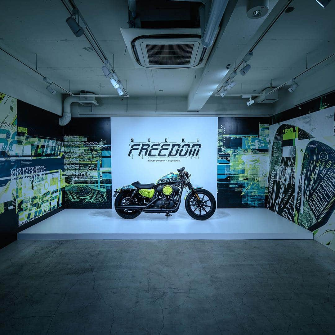 Harley-Davidson Japanさんのインスタグラム写真 - (Harley-Davidson JapanInstagram)「「SEEK for FREEDOM -Exhibition-」#ハーレー #harley #ハーレーダビッドソン #harleydavidson #バイク #bike #オートバイ #motorcycle #アイアン1200 #iron1200 #xl1200ns #スポーツスター #sportster #コラボレーション #collaboration #デザイン #design #グラファーズロック #graphersrock #seekforfreedom #イベント #event #渋谷 #shibuya #2019年 #自由 #freedom」5月10日 22時11分 - harleydavidsonjapan