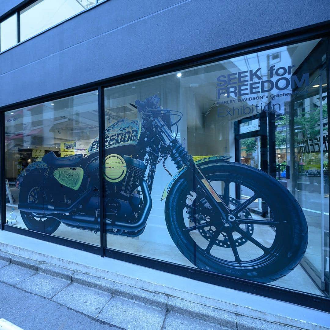 Harley-Davidson Japanさんのインスタグラム写真 - (Harley-Davidson JapanInstagram)「「SEEK for FREEDOM -Exhibition-」#ハーレー #harley #ハーレーダビッドソン #harleydavidson #バイク #bike #オートバイ #motorcycle #アイアン1200 #iron1200 #xl1200ns #スポーツスター #sportster #コラボレーション #collaboration #デザイン #design #グラファーズロック #graphersrock #seekforfreedom #イベント #event #渋谷 #shibuya #2019年 #自由 #freedom」5月10日 22時11分 - harleydavidsonjapan