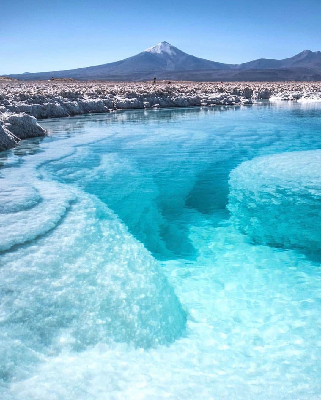 bestvacationsのインスタグラム：「Nothing but crystal clear 💦 Salar (salt) de Pedernales in Chile 🇨🇱 By @simple.dp #BestVacations」