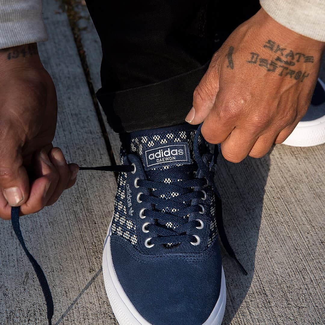 adidas Skateboardingのインスタグラム：「Mode of expression /// A personal approach to the 3MC by Daewon Song. Get your @daewon1song signature colorway in stores & online now at adidas.com/3mc  #adidasSkateboarding #3MC」