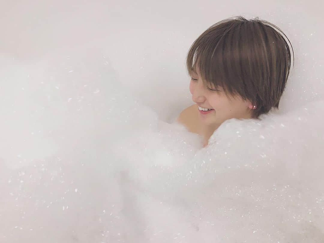 橋本香澄さんのインスタグラム写真 - (橋本香澄Instagram)「. 🛁○* . #bubble #bath #bathing  #relaxation #happy #time  #shorthair #shorthairstyles」5月10日 22時05分 - _jasmine_tete_
