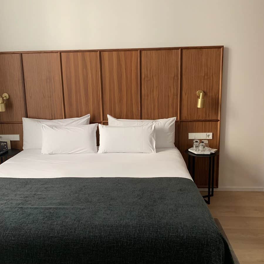 永瀬かおるさんのインスタグラム写真 - (永瀬かおるInstagram)「// Yurbban Passage Hotel&Spa // 気さくで親切なスタッフ。 とっても居心地の良いホテルでした。  お部屋の清潔度は完璧！  #yurbbanpassage #yurbbanhotel #catalunya #spain #trip #españa  #永瀬かおるのスペイン旅 #旅 #旅行 #スペイン #スペイン旅行 #旅ブログ書いてます #ホテル #スペインホテル #おすすめホテル」5月10日 22時05分 - nagase_kaoru
