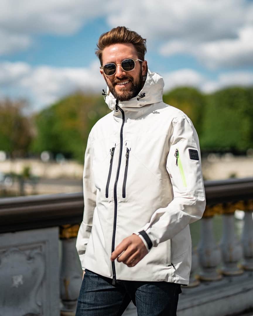 ハケットのインスタグラム：「#Regram @le_petit_francais ready for the weekend, sporting his Aston Martin Racing Pro technical gear. Tap to shop. #HackettXAstonMartin #AstonMartinRacingPro @astonmartinlagonda」