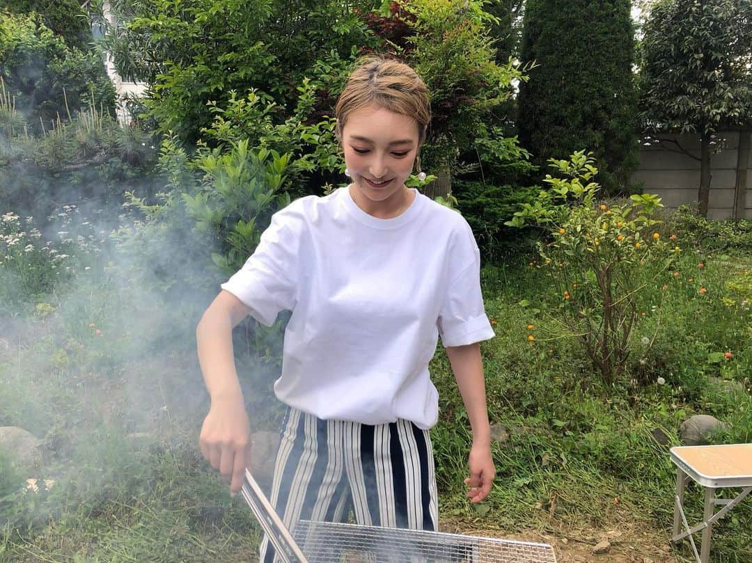 川上愛さんのインスタグラム写真 - (川上愛Instagram)「﻿ ﻿ 最近はいろんな人と﻿ BBQしまくってるなぁー😚🍖﻿ ﻿ いろんな人といろんなお喋りをするのが﻿ すごく楽しいし学ぶことも多い！🧐﻿ ﻿ 回を重ねるにつれ、﻿ 要領のいい美味しいBBQも学んでいってるよ🥩﻿ ﻿ どんどんあったかくなってきて﻿ 毎日ワクワクだぁー🐞🌲」5月10日 22時07分 - manakawakami