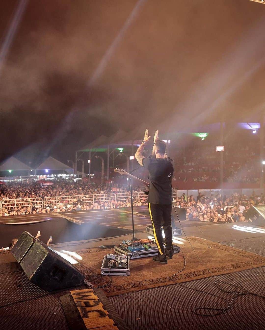 Jorge & Mateusさんのインスタグラム写真 - (Jorge & MateusInstagram)「De ontem na Festa do Peão de Itápolis/SP! Pensa na energia dessa galera. Show fenomenal, já queremos voltar!」5月10日 22時11分 - jorgeemateus