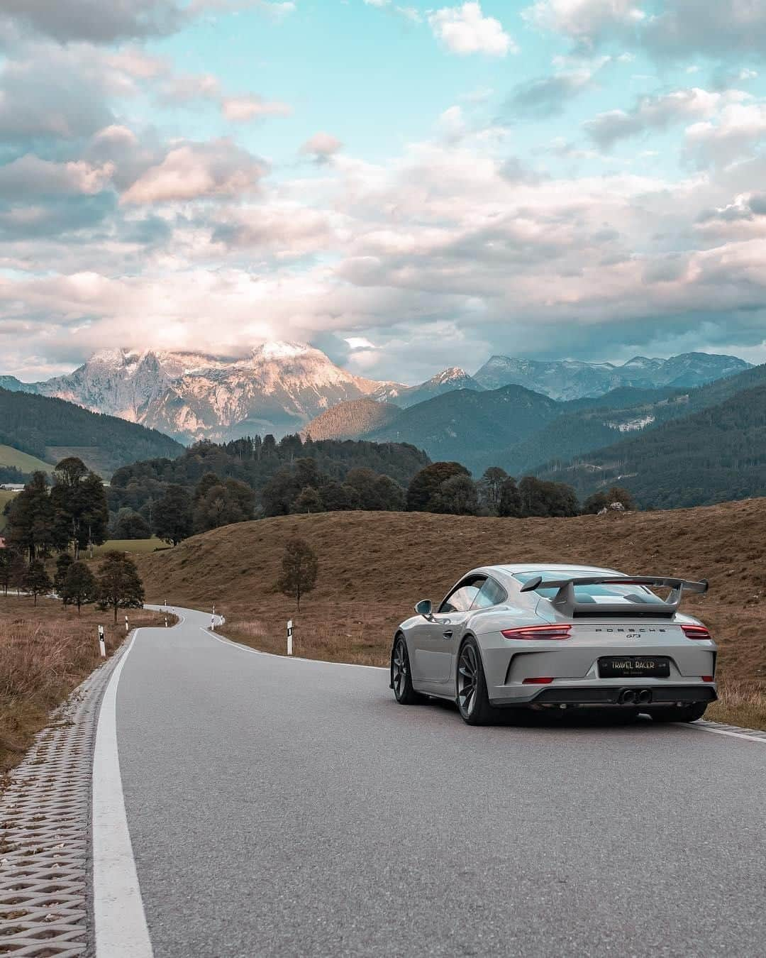 Porscheさんのインスタグラム写真 - (PorscheInstagram)「On the road to exhilaration with the menacing GT3. #PorscheMoment #Porsche #Porsche911 #GT3 #TimelessMachine #991 (📷: @travel_racer) __ Combined fuel consumption in accordance with EU 6: 911 GT3: 12,9-12,7 l/100 km; CO2 emissions: 290-288 g/km」5月10日 22時22分 - porsche