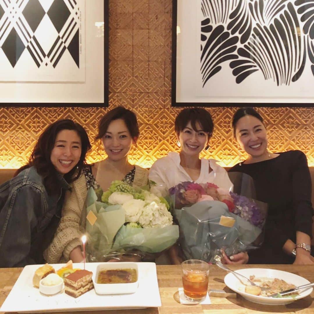 のインスタグラム：「まさかのサプライズに、純ちゃんと感動！！❤😭😭❤ @rikuka.62  @wakanozawa  本当にありがとうー！！！すっごくすっごくうれしかった❤❤❤ #サプライズでお祝い #仲間 #幸せです #感謝」