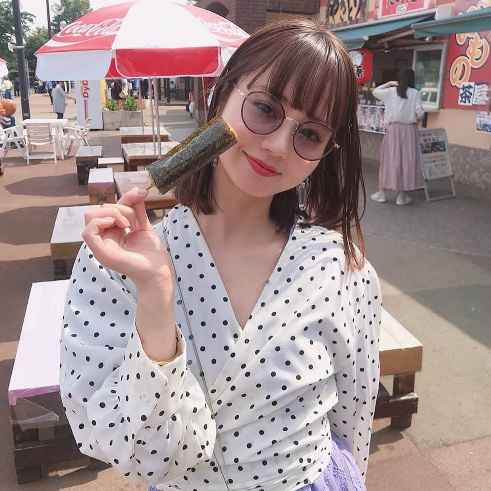 NANAMIさんのインスタグラム写真 - (NANAMIInstagram)「パーキングエリア好きすぎる🍡 いつも食べすぎちゃうんだよね🍡 ドット柄のトップス後ろがリボンに結べて可愛いんだよ ♡ （後ろの写真撮ってないけどな🤳） @amail_official  #nana私服 #白玉ななみ #amail」5月10日 22時33分 - nanami023