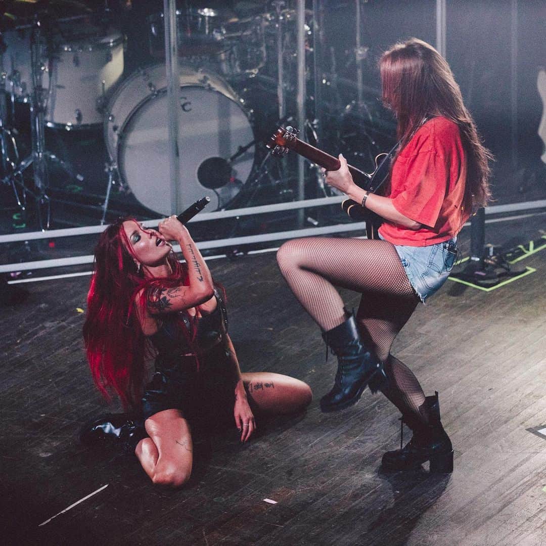 Halseyさんのインスタグラム写真 - (HalseyInstagram)「“2 intimate homecoming shows” means a lot of things. Webster Hall is where I played my first headline show in New York. It’s where I grew up attending concerts. Badlands is where I found myself; and HFK is where I found myself again. When I stray too far from home, I return to you every single time. NIGHTMARE is coming May 17th and I’ve waited so long to see you. sweet dreams. 📷: @donslens」5月10日 22時35分 - iamhalsey