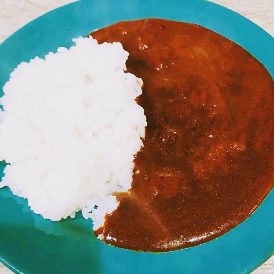 森野光晴さんのインスタグラム写真 - (森野光晴Instagram)「#レトルトカレー アパ社長カレー  これ、レトルトカレーとしてレベル高いんですよ。 普通に売ってないのが惜しい。」5月10日 22時39分 - mrn_sakanamon