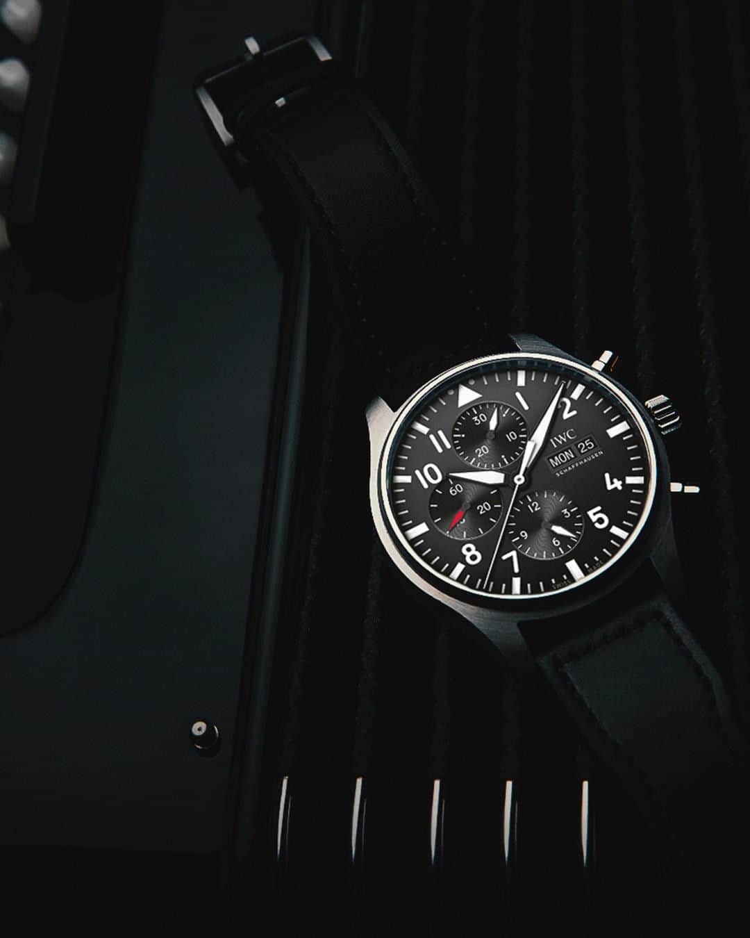 IWCさんのインスタグラム写真 - (IWCInstagram)「Black is the new black. Always stylish, never delusive, the Pilot’s Watch Chronograph is modern elegance you can count on (Ref. IW377709). #IWCPilot」5月10日 22時43分 - iwcwatches