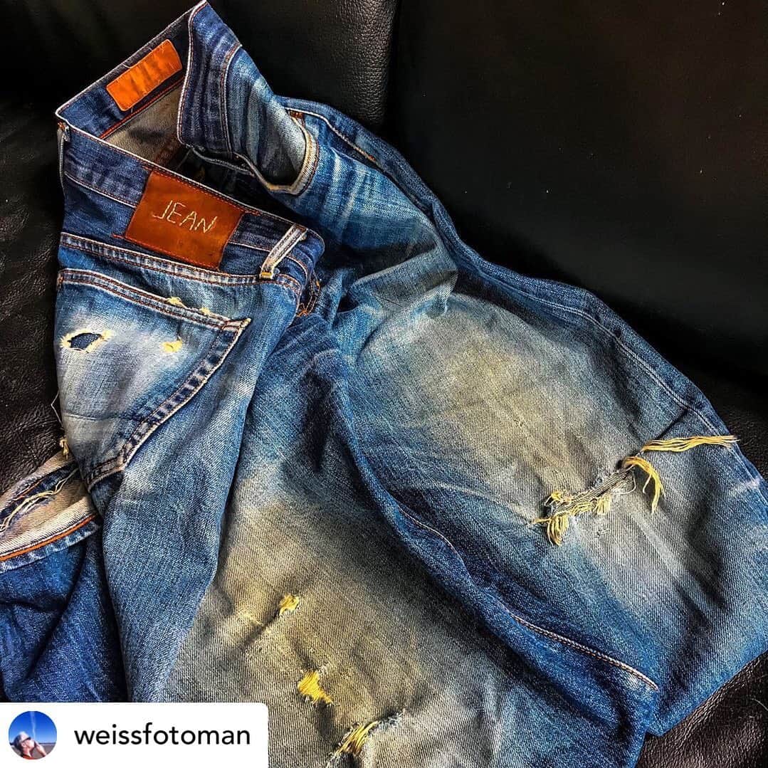のインスタグラム：「Well-worn! Posted @withrepost • @weissfotoman 10 Years...Washed but never in the dryer, maybe 8 times. I wore them under my scrubs when I worked at the Office of the Chief Medical Examiner, They were raw denim selvage Jeans called Rockers. I wore them in and then wore them down. The Jean Shop brick and mortar store is gone. The date these were sewn together, are marked on the inside pocket 9/10/2009. I purchased them on 10/9/2009 to celebrate my new job with the City of New York. Also I started seeing someone on this day. And just like the Jeans, the relationship is in entropy. Advanced decline into nothingness. I’ve posted this because Jean Shop asked to see the worn Jeans out there. I never would have spent the $295 for these but I was feeling really good and positive about the way my life was going. NOW, I feel like these jeans look. Worn out and ready for the recycler. @jeanshop」