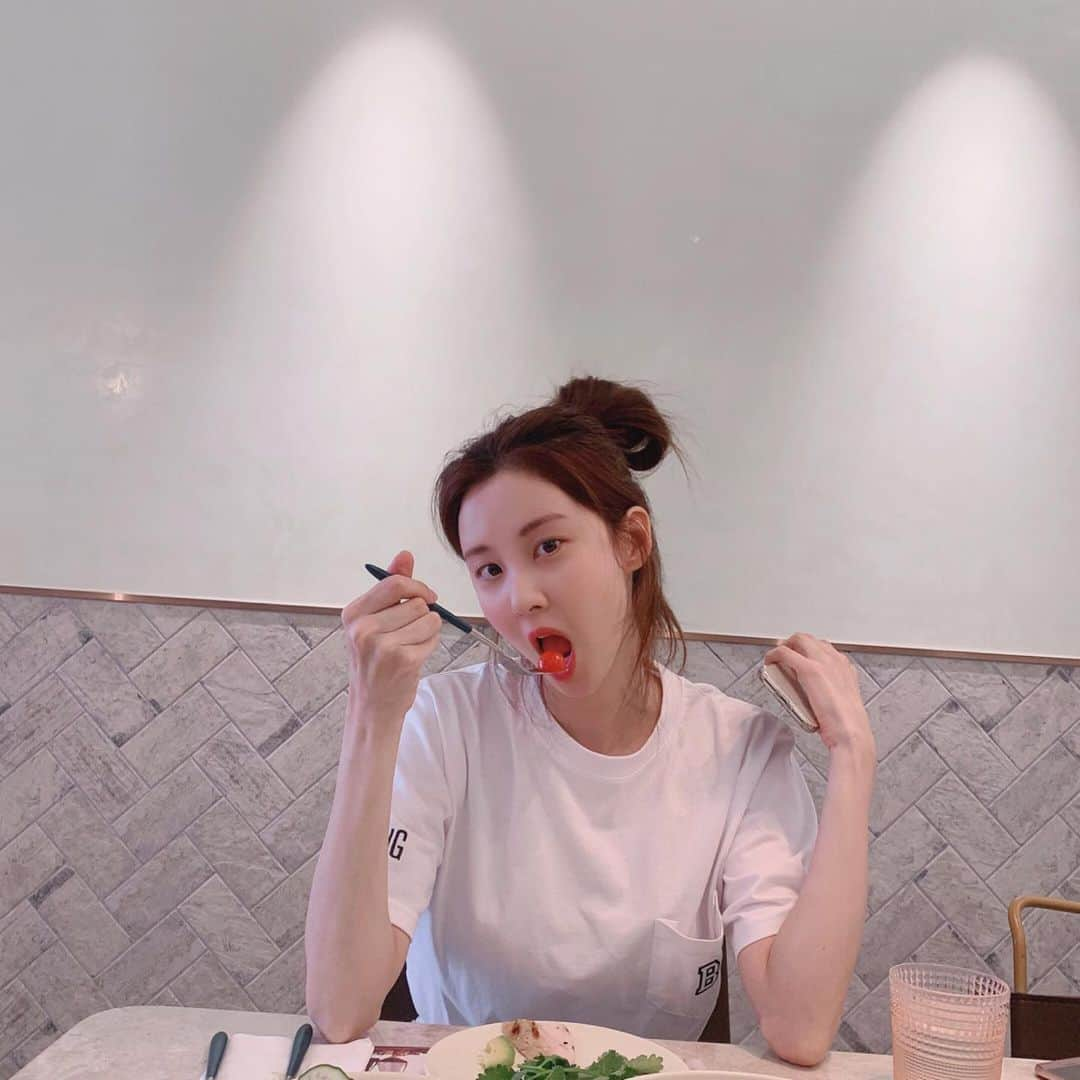 ソヒョンさんのインスタグラム写真 - (ソヒョンInstagram)「👅」5月10日 23時02分 - seojuhyun_s