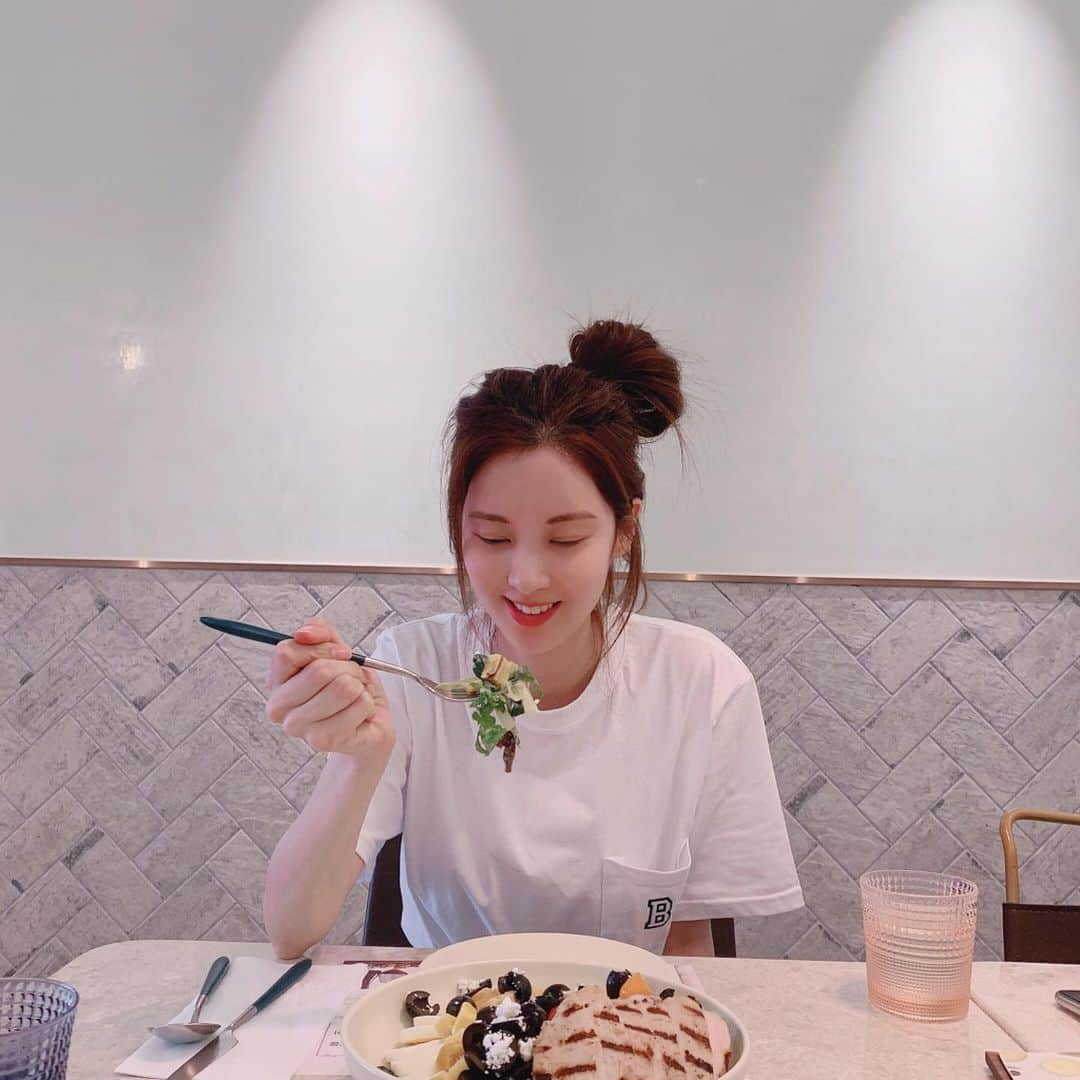 ソヒョンさんのインスタグラム写真 - (ソヒョンInstagram)「👅」5月10日 23時02分 - seojuhyun_s