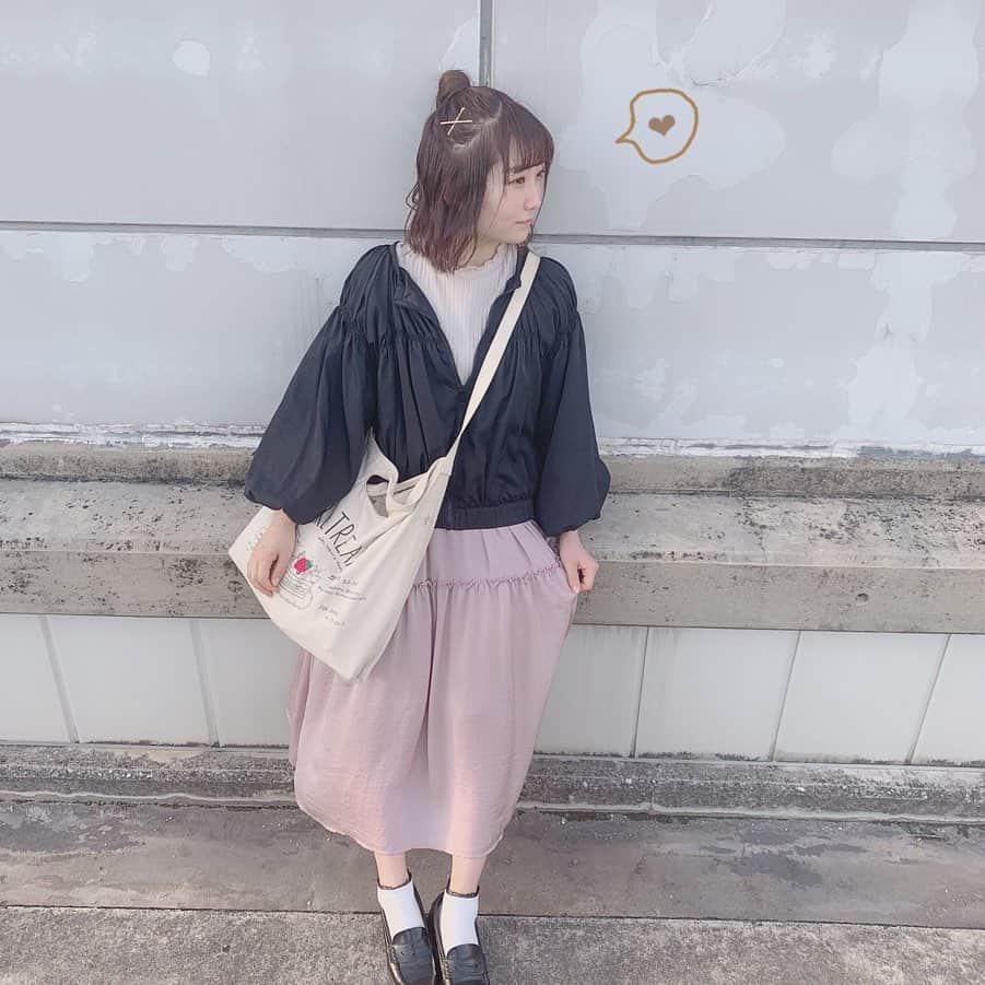 夏川愛実のインスタグラム：「ㅤㅤㅤㅤㅤㅤㅤㅤㅤㅤㅤㅤㅤ ㅤㅤㅤㅤㅤㅤㅤㅤㅤㅤㅤㅤㅤ  今日の #私服 ㅤㅤㅤㅤㅤㅤㅤㅤㅤㅤㅤㅤㅤㅤㅤㅤㅤㅤㅤㅤㅤㅤㅤㅤㅤㅤㅤㅤㅤㅤ 中に半袖着て出かけたら 気温的にいい感じでした😊😊 ㅤㅤㅤㅤㅤㅤㅤㅤㅤㅤㅤㅤㅤㅤㅤㅤㅤㅤㅤㅤ アウター #rps スカート @majesticlegon_official  鞄 @rivetandsurge ㅤㅤㅤㅤㅤㅤㅤㅤㅤㅤㅤㅤㅤㅤㅤㅤㅤㅤㅤㅤ ㅤㅤㅤㅤㅤㅤㅤㅤㅤㅤㅤㅤㅤㅤㅤㅤㅤㅤㅤㅤ ㅤㅤㅤㅤㅤㅤㅤㅤㅤㅤㅤㅤㅤㅤㅤㅤㅤㅤㅤㅤㅤㅤ #私服コーデ#春コーデ#コーデ#春服#大学生コーデ#今日のコーデ #majesticlegon#rivetandsurge #低身長コーデ#148cmコーデ#ロングスカート#トートバック #ローファー#ローファーコーデ#ボブ#ショートボブ#ボブヘアアレンジ ㅤㅤㅤㅤㅤㅤㅤㅤㅤㅤㅤㅤㅤㅤㅤㅤㅤㅤㅤㅤㅤㅤㅤㅤ」