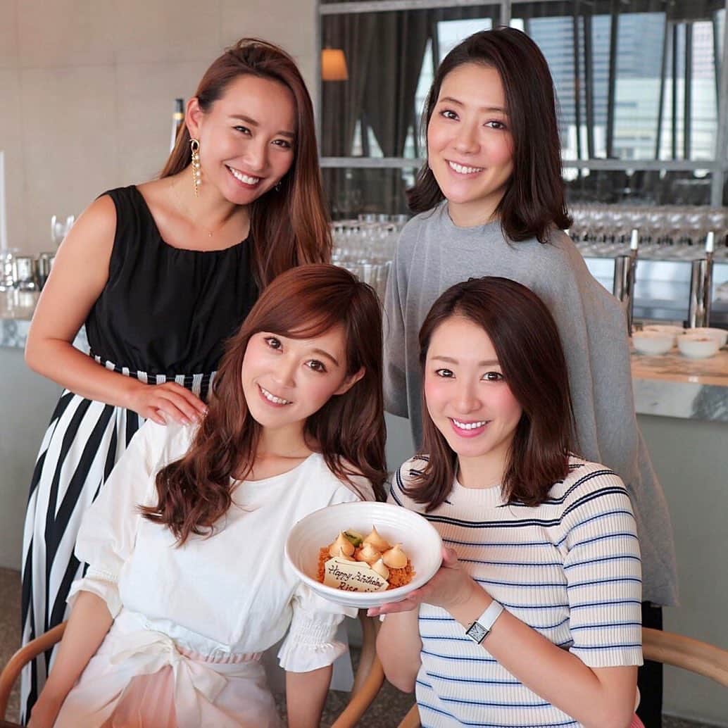 杉下理世のインスタグラム：「大好きすぎる３人にお祝いしてもらえて、とっても幸せな時間でした😍💓 このメンバーでいると、いつも大学時代を思い出す🥰 その時も今も、一緒にいるとあっという間に時間が過ぎて、まだまだいたいよーって思うの🤣❣️本当に大好き❤️ #友 #大好きメンバー #ありがとう #幸せ #🍑 #銀座ランチ #バースデーランチ」
