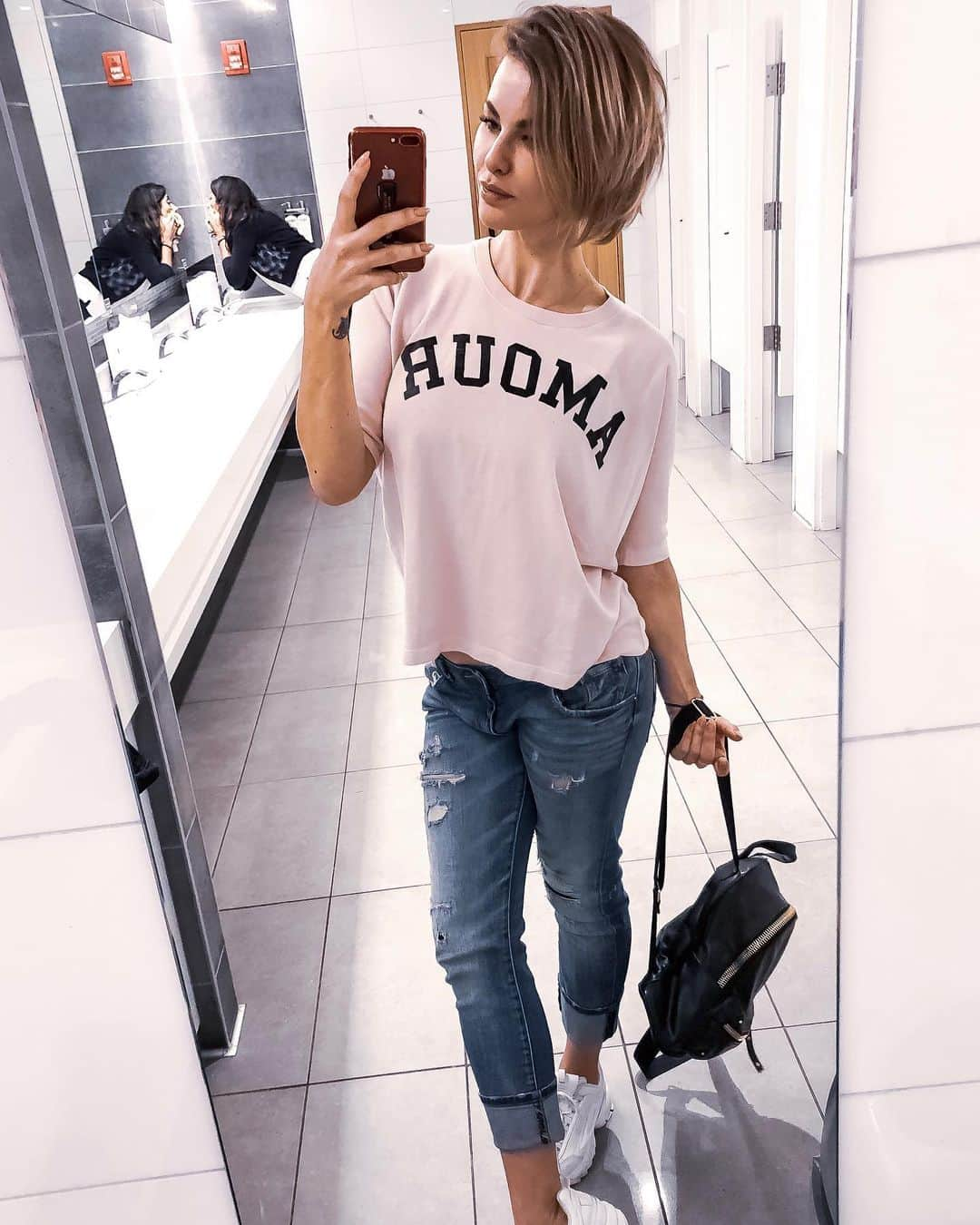 Anna Starodubtsevaさんのインスタグラム写真 - (Anna StarodubtsevaInstagram)「Airport bathroom selfie ✌️. Off to my next adventure to create new experiences and make some amazing memories. That’s what life is all about after all. ⠀ We work hard, trying to achieve more and more, make more money. We set new big goals and more achievements coming up, and trying to make even more money, so we can buy more stuff ... and so on.. Because we think all these will make us happy. We live in a very materialistic world. But all this materialistic stuff is just and illusion... ⠀ When I lived in Bali for 3 months I realized one very important thing... 🔺We need so little to be happy. 🔺Happiness within is. 🔺Life is all about present moment, live here and now. 🔺Do what makes you happy. 🔺Create life of your dreams, it’s all in your hands. 🔺Never look back. ⠀ Remember, we only have one life, might as well love it to the fullest and enjoy every single day, even if it’s not a good one... ⠀ Sending much love to you guys 💗. ⠀  #Travel #welivetoexplore #livetotravel #travelblogger #experience . ⠀ 🇷🇺🇷🇺🇷🇺🇷🇺. ⠀ Дорогие  мои, любимые друзья. Нажимайте кнопочку «Перевести» в самом конце текста, чтобы прочитать изложенное на русском. Или смотрите сторис, там вещаю для вас на родном 😘. Простите , не всегда есть время дублировать текст на два язычка, но я стараюсь 🙏. ⠀ Увидимся в Лондоне 😊. Буду рада новым встречам 💖. ⠀ Всем чудесного настроения, люблю 💖. ⠀ ⠀」5月10日 22時59分 - anyastar