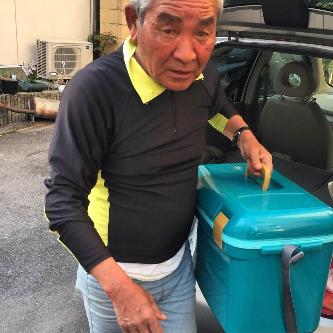 こーいちのインスタグラム：「まだ5月中旬やのに小鮎釣りに行き過ぎでギャル男ぐらい黒光りなヤバいおやじ。  #長生きせえよ」