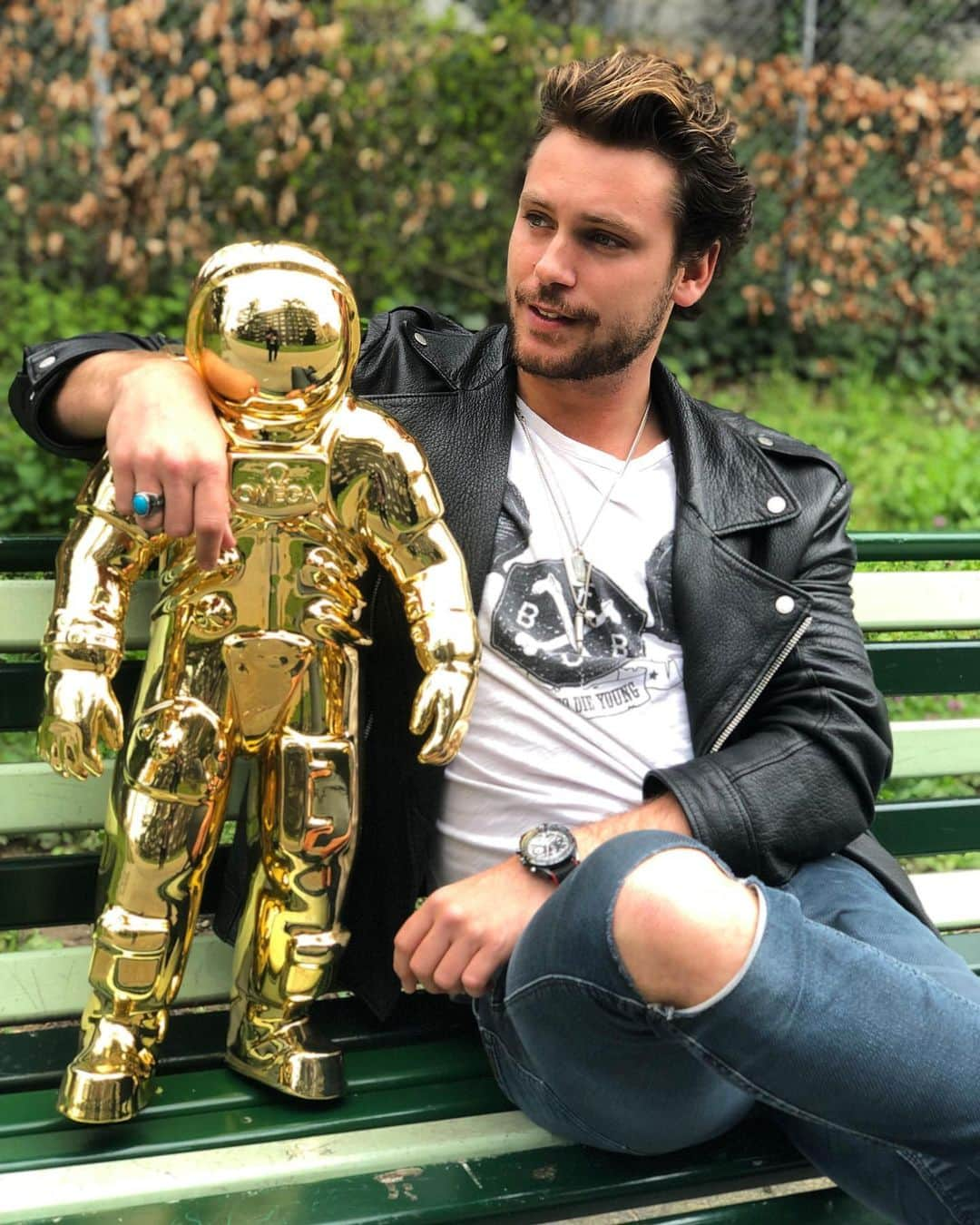 Bastian Bakerさんのインスタグラム写真 - (Bastian BakerInstagram)「This is OMEGA's golden astronaut. He's handsome but not very chatty. We're celebrating the first watch worn on the Moon. #Moonwatch @omega」5月10日 23時11分 - bastianbaker