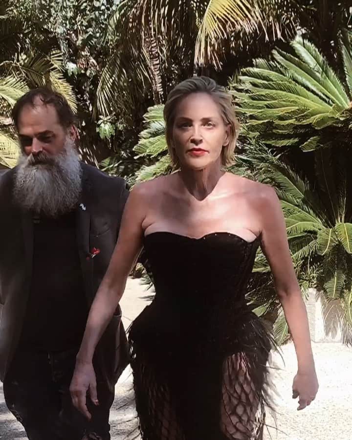 JO BAKERのインスタグラム：「S H A R O N • S T O N E 🇺🇸 The spiciest of all in the spice rack!!!! #sharonstone bts for @vogueportugal  I have a trillion more videos from this shoot... bare with to see this rare bird in #goldsteinresidence giving 90’s supermodel energy and effort!!! Oh and hi handsome ... @paris_libby (lady in waiting / chamber maid/fashion magician ) in action!! Tap for team!!! #jobakermakeupartist」