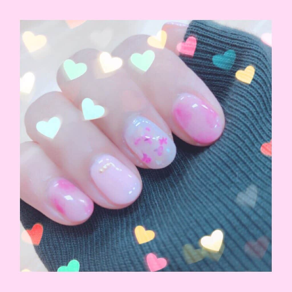 宮瀬玲奈さんのインスタグラム写真 - (宮瀬玲奈Instagram)「. . . . . . . . NEWネイル💅 . . ピンク大好き💓 . . 今流行りの押し花ネイルにしてみました(〃´-`〃) . . . . #ナナブンノニジュウニ #立川絢香 #あーや  #アニメ #キャラクター #宮瀬玲奈 #れいにゃん  #ナナニジ #声優 #アイドル #福岡  #ネイル #ジェルネイル #シンプルネイル  #ピンクネイル #白ネイル #春ネイル #春 #ピンク #白 #押し花ネイル #デザイン #ネイルアート #爪の形は #短め #丸め #にしてます ☺️」5月10日 23時28分 - reinyan_0526