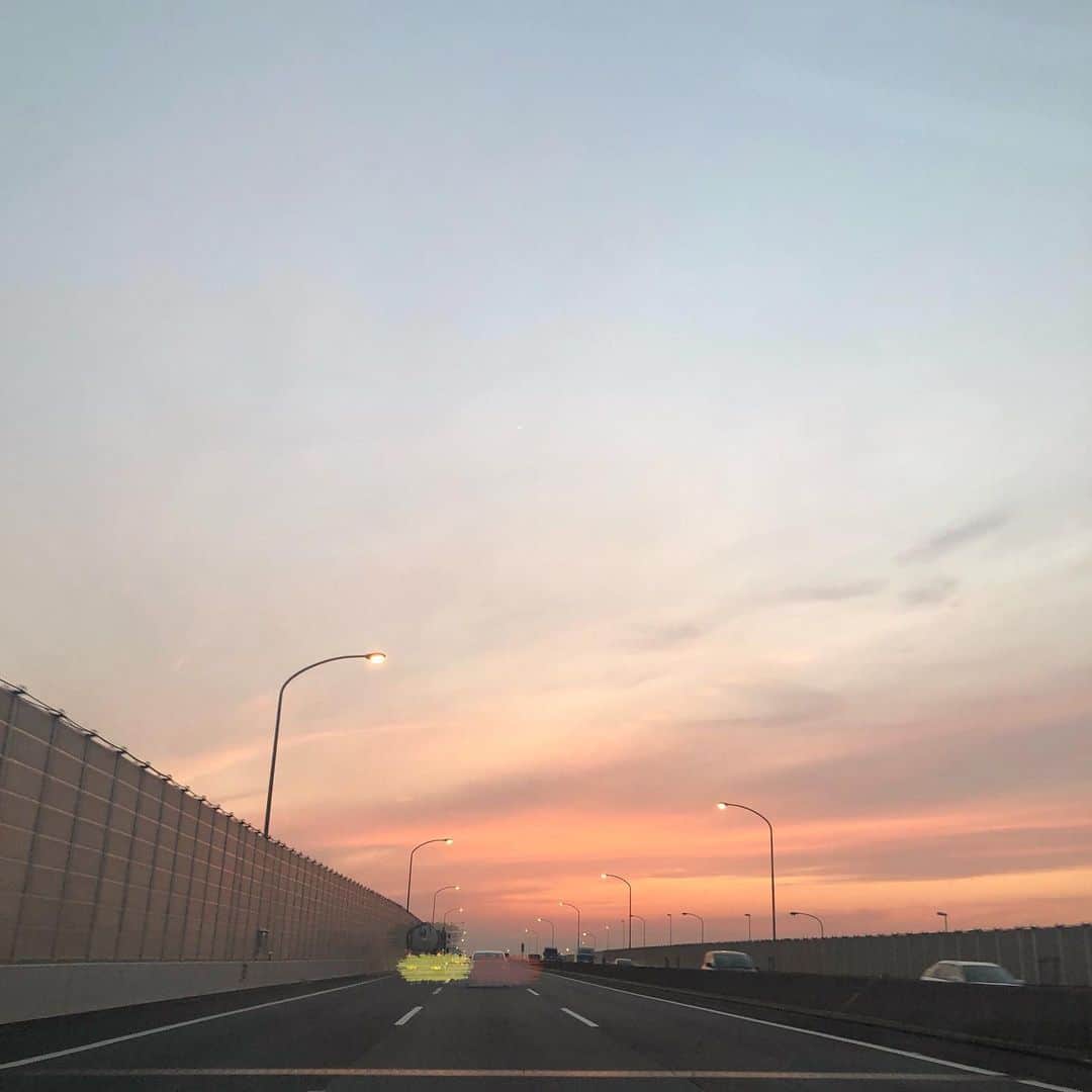 工藤美桜さんのインスタグラム写真 - (工藤美桜Instagram)「車から見えた景色🌸きれいだったぁ… また明日インスタに投稿するね☺️ おやすみなさい #癒し ⠀ #素敵な一日だった ⠀ #しあわせ ⠀」5月10日 23時27分 - mmio_kudo