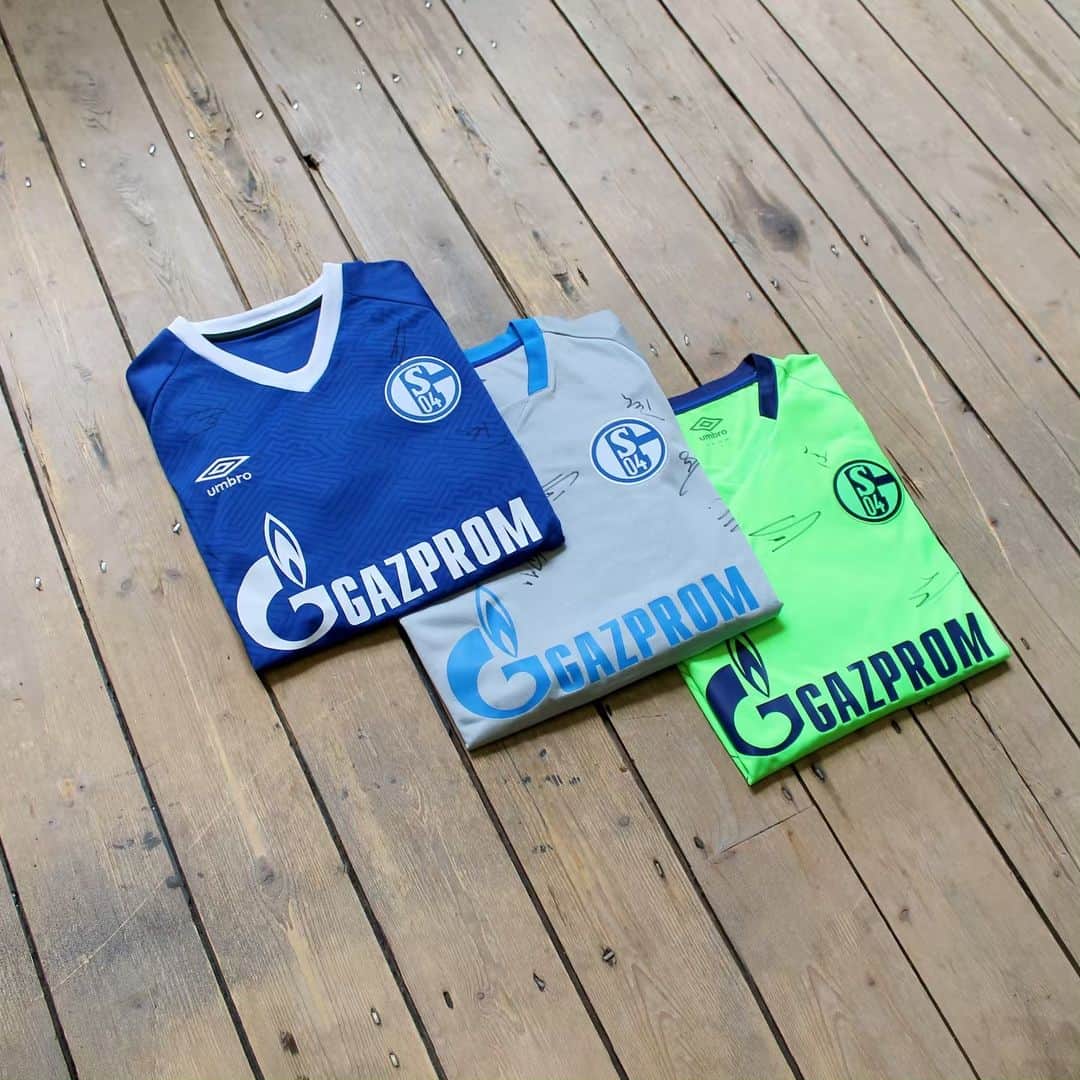 UMBROさんのインスタグラム写真 - (UMBROInstagram)「We’re giving away a full set of signed @s04 jerseys from 18/19. All you have to do is like this post, follow us and tag a friend. T&Cs below 👇 . .  The competition is open to residents of all countries, except for employees of Umbro. The competition is free to enter and no purchase is necessary. The competition winner will receive one full set of signed FC Schalke jerseys for the 18/19 season (not including limited edition shirts). The opening date is Friday 10th May at 3.30pm (UK). The closing date is Monday 13th May at 12pm (UK). Entries received after this time will not be accepted. Winners will be chosen at random on Tuesday 14th May 2019. The winner will be notified via Instagram Direct Messaging shortly after the draw has been completed. The prize is as stated and cannot be exchanged for a cash equivalent. . #umbro #umbrofootball #competition #giveaway #schalke #schalke04 #fridaygiveaway #bundesliga #gelsenkirchen #veltinsarena」5月10日 23時27分 - umbro