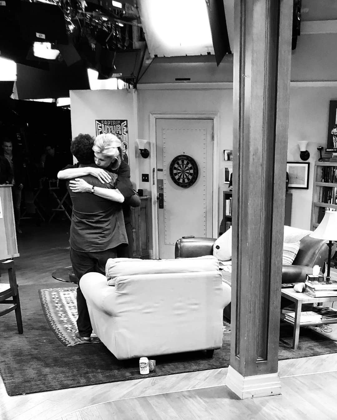 ジョニー・ガレッキさんのインスタグラム写真 - (ジョニー・ガレッキInstagram)「Rehearsal w/ #christinebaranski 📸: @kaleycuoco & @stevemolaro #BTS @bigbangtheory_cbs」5月10日 23時36分 - sanctionedjohnnygalecki