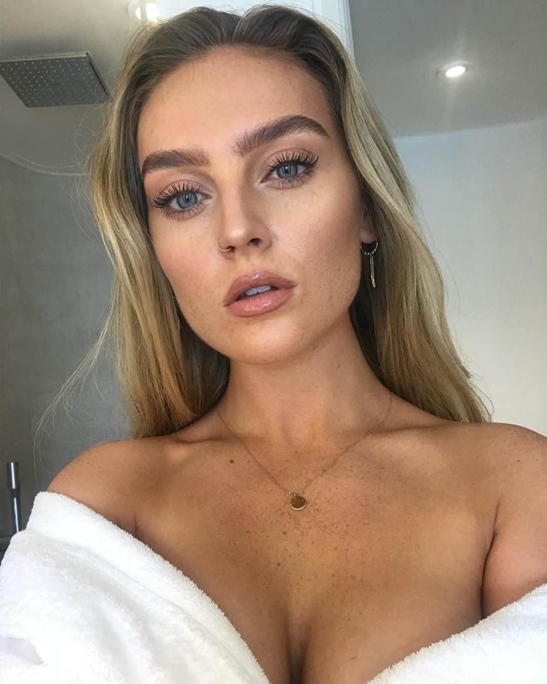 ペリー・エドワーズさんのインスタグラム写真 - (ペリー・エドワーズInstagram)5月10日 23時38分 - perrieedwards