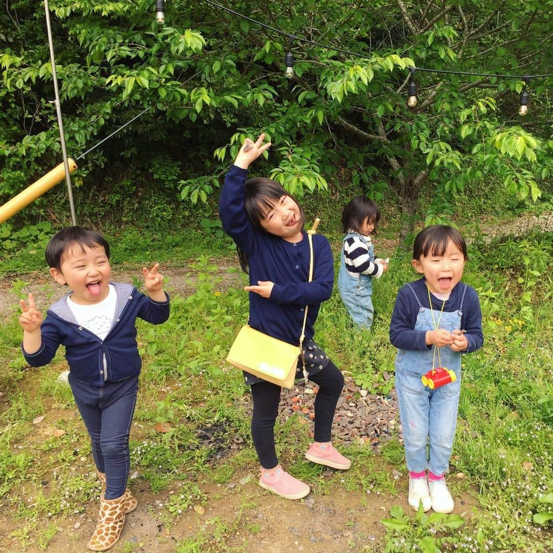 神谷美伽さんのインスタグラム写真 - (神谷美伽Instagram)「GW中のグランピングの時の子どもたちの写真が可愛いすぎたので♡  なんだかんだ大変だけど、また行きたいな😊今日は金曜日✨皆さん、今週もお疲れさまでした♡  #グランピング #御宿 #子どもたちの笑顔に癒された #また行こうね #おでかけ」5月10日 23時45分 - mikakamiya14