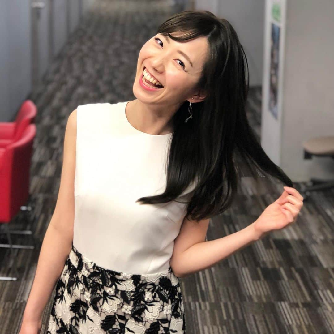 フジテレビ「THE NEWS α」さんのインスタグラム写真 - (フジテレビ「THE NEWS α」Instagram)「さて問題です！ 先週の私と違うところはどこでしょう？？？ . . . 正解は…… . . . 髪の色が暗くなりました！ 正解の方は、きっと明日いいことがあるはずです😁 今週最後のαもぜひご覧ください！  #livenewsα#ライブニュースα#フジテレビ#fujitv#ニュース#三田友梨佳#内田嶺衣奈#内野泰輔#鈴木唯#安宅晃樹#今湊敬樹」5月11日 0時03分 - news_alpha