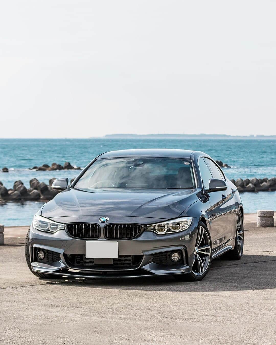 BMWのインスタグラム：「Make waves on your own.  The BMW 4 Series Gran Coupe. #BMWrepost @mamezo007 #BMW #4Series」
