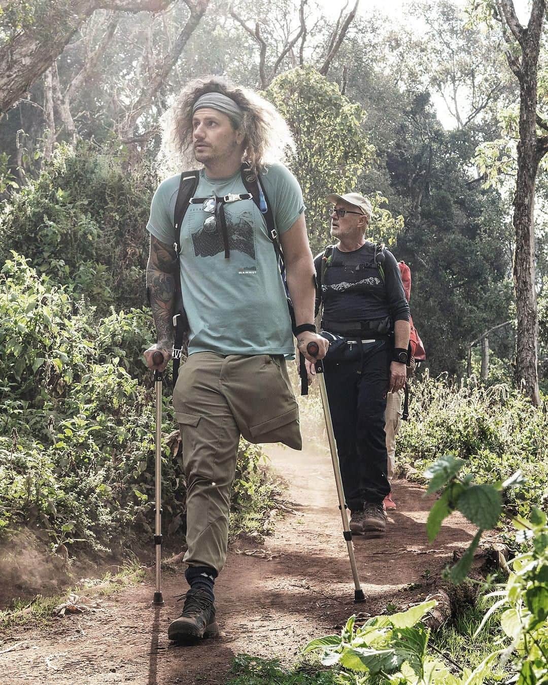 Mammutさんのインスタグラム写真 - (MammutInstagram)「@tomnative's first steps in the jungle on the way to the top of Kilimanjaro. Where does your next adventure lead you to?  Mammut brand ambassador Tom Belz demonstrates how to achieve the impossible. The fact that, since childhood, he has had just one leg is not deterring Tom from tackling the 7-day ascent to the summit of Kilimanjaro. Find the whole story with the link in bio.  #mammut_swiss1862 #dowhatyoucant #bewhatyoucan #hiking #hiking_daily #mountainlove #stayandwander #exploringtheglobe #adventurethatislife #mountainvibes #letswander」5月11日 0時00分 - mammut_swiss1862