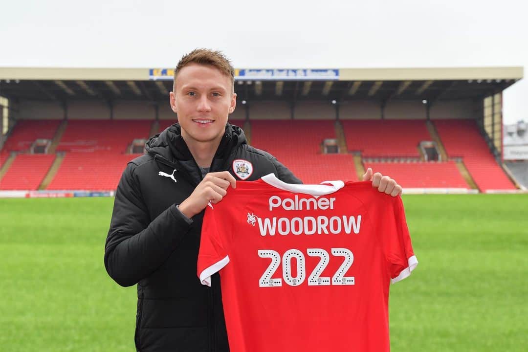 コーリー・ウッドローのインスタグラム：「2️⃣0️⃣2️⃣2️⃣...Happy to extend my contract at the club looking forward to the years ahead 🔴⚪️」