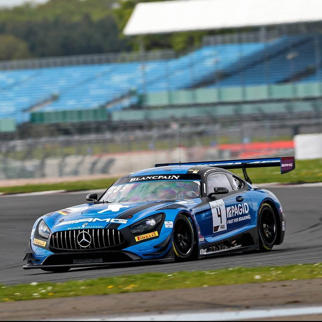 Mercedes AMGさんのインスタグラム写真 - (Mercedes AMGInstagram)「Back at the famous @silverstonecircuit for the second round of the @blancpaingtseries Endurance Cup! Our teams @akkaaspteam, @teamblackfalcon, @ramracingcom and @strakkaracing will enter the 3-hour race on Sunday with seven Mercedes-AMG GT3s. Let’s get it on!  #MercedesAMG #AMGGT3 #MercedesAMGMotorsport #Mercedes #AMG #GT3 #BlancpainGT #BGTSSilverstone #GTRacing #Motorsport」5月11日 0時16分 - mercedesamg