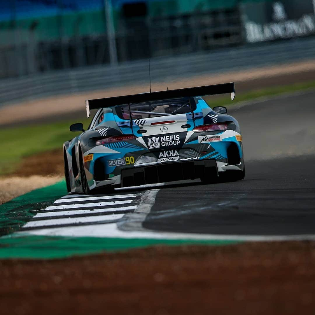 Mercedes AMGさんのインスタグラム写真 - (Mercedes AMGInstagram)「Back at the famous @silverstonecircuit for the second round of the @blancpaingtseries Endurance Cup! Our teams @akkaaspteam, @teamblackfalcon, @ramracingcom and @strakkaracing will enter the 3-hour race on Sunday with seven Mercedes-AMG GT3s. Let’s get it on!  #MercedesAMG #AMGGT3 #MercedesAMGMotorsport #Mercedes #AMG #GT3 #BlancpainGT #BGTSSilverstone #GTRacing #Motorsport」5月11日 0時16分 - mercedesamg