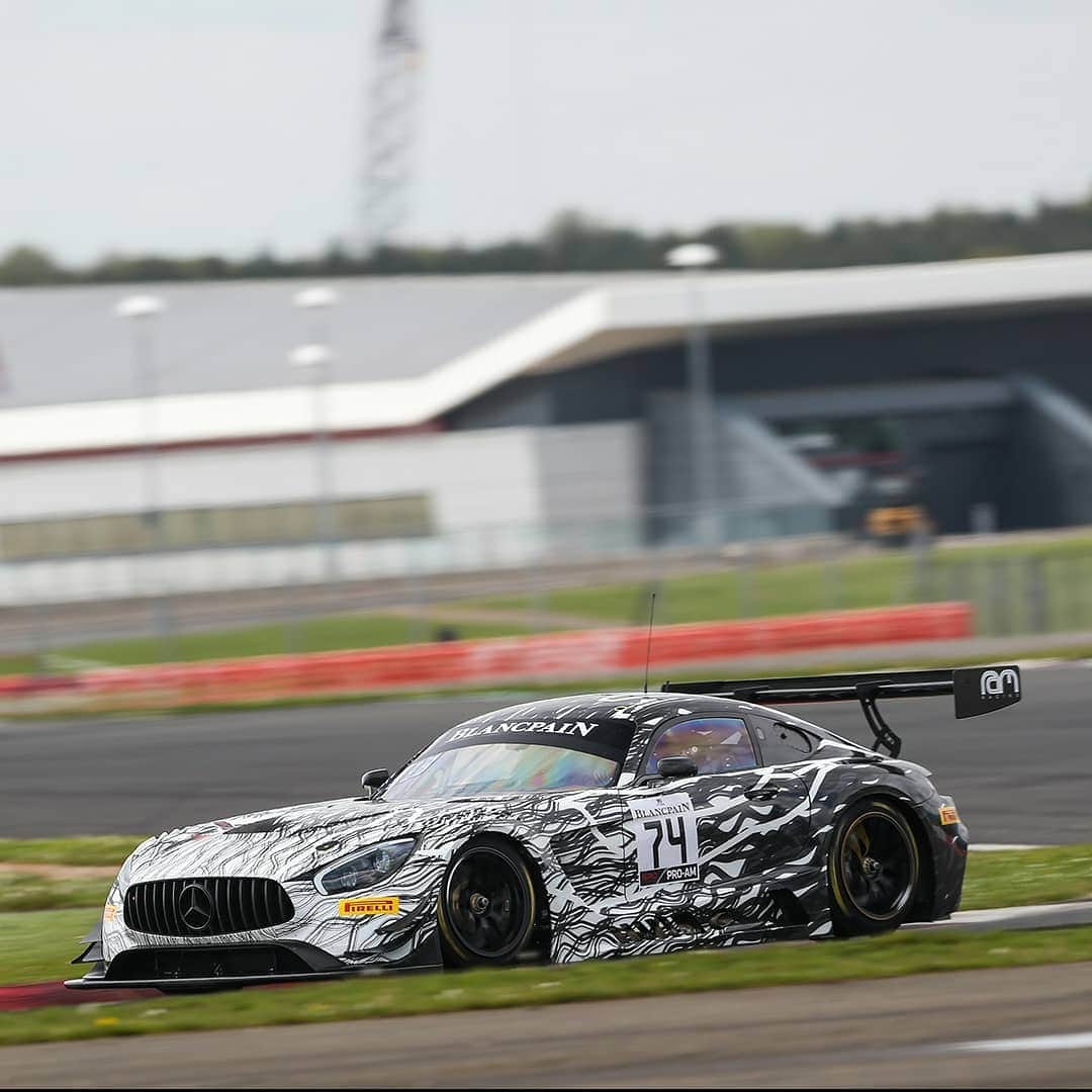 Mercedes AMGさんのインスタグラム写真 - (Mercedes AMGInstagram)「Back at the famous @silverstonecircuit for the second round of the @blancpaingtseries Endurance Cup! Our teams @akkaaspteam, @teamblackfalcon, @ramracingcom and @strakkaracing will enter the 3-hour race on Sunday with seven Mercedes-AMG GT3s. Let’s get it on!  #MercedesAMG #AMGGT3 #MercedesAMGMotorsport #Mercedes #AMG #GT3 #BlancpainGT #BGTSSilverstone #GTRacing #Motorsport」5月11日 0時16分 - mercedesamg