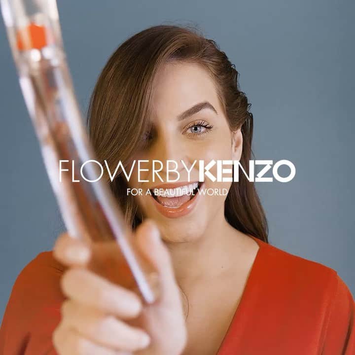 Bruna Unzuetaのインスタグラム：「🌹🌹 A @kenzoparfums me convidou a responder o que eu faço para tornar o mundo mais belo, tema da linha de perfumes FlowerbyKenzo e a resposta você confere no meu vídeo 😅. Que tal dar de presente pra sua mãe esse lançamento incrível? 😍  #flowerbykenzo #forabeautifulworld #kenzoparfums」