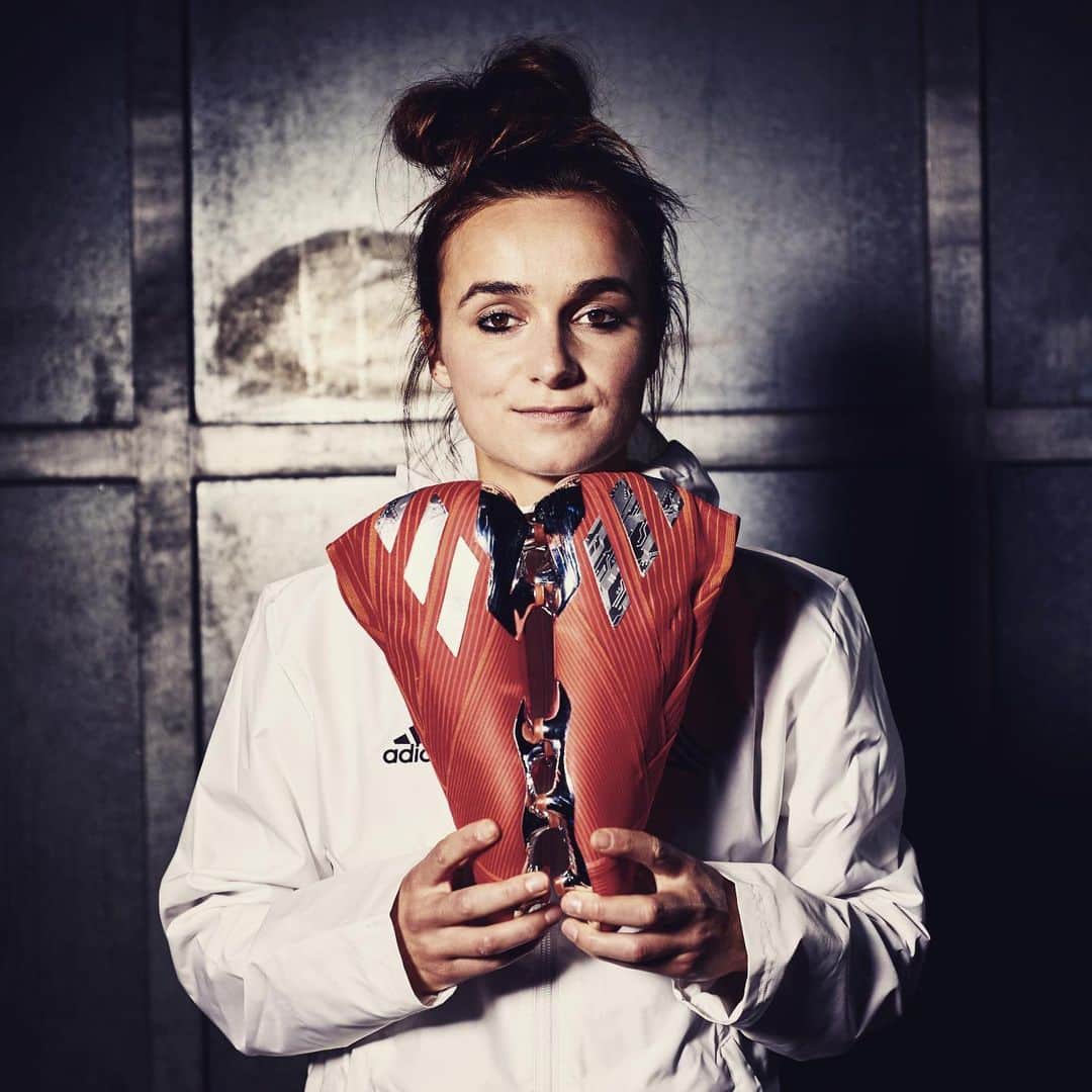 Lina Magullのインスタグラム：「What do you think about the new style of agility ? i Like!! 🥰 #Nemeziz #DareToCreate #Createdwithadidas @adidas_de」