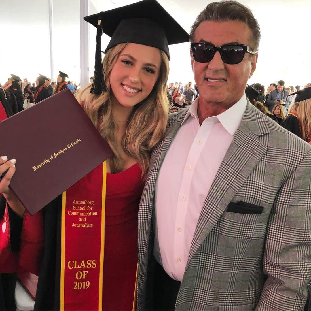 シルヴェスター・スタローンさんのインスタグラム写真 - (シルヴェスター・スタローンInstagram)「Our daughter SOPHIA graduates from USC !!!! An absolutely amazing day for us all. So proud!!! @sophiastallone」5月11日 6時19分 - officialslystallone