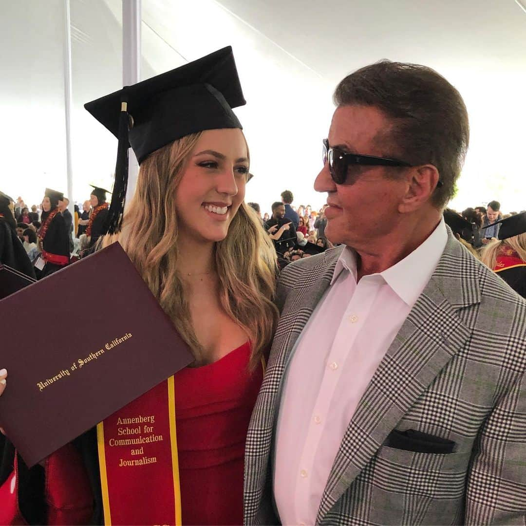 シルヴェスター・スタローンさんのインスタグラム写真 - (シルヴェスター・スタローンInstagram)「Our daughter SOPHIA graduates from USC !!!! An absolutely amazing day for us all. So proud!!! @sophiastallone」5月11日 6時19分 - officialslystallone