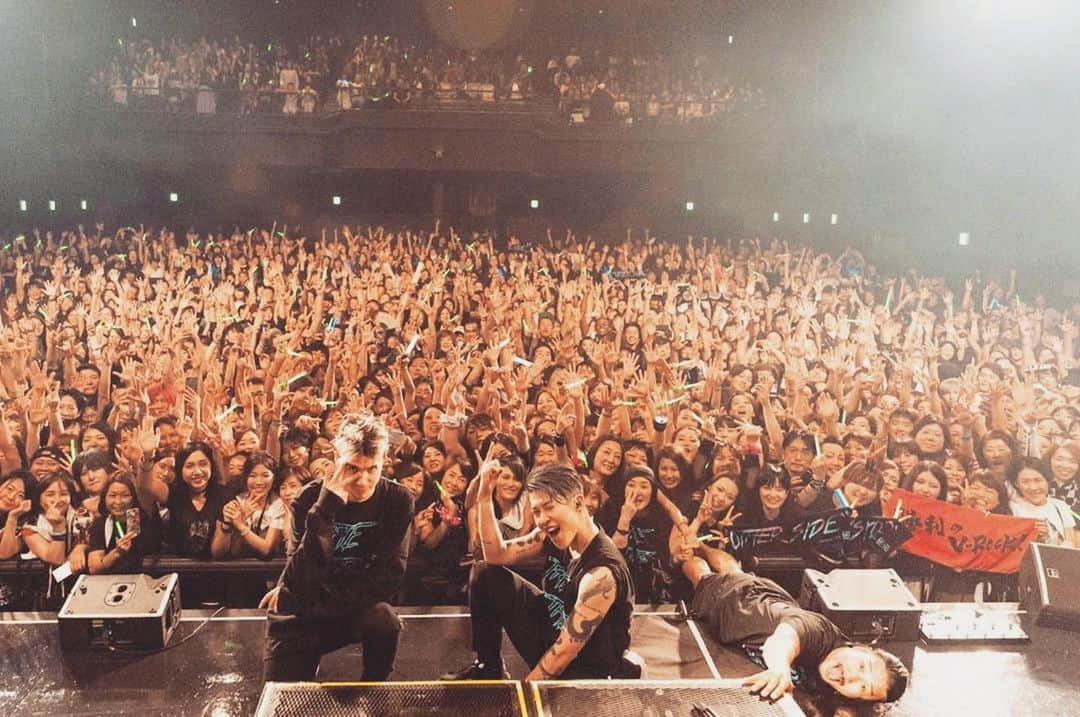 雅-MIYAVI-さんのインスタグラム写真 - (雅-MIYAVI-Instagram)「Tokyo DAY1 最高の笑顔をありがとう！今日もぶっ飛ぼう 🚀🚀 #Repost @miyavi_staff 🙏MIYAVI Japan Tour 2019 “THE OTHER SIDE” 5.10 @zepp_divercitytokyo ご来場の皆様ありがとうございました！🙏 ． Next Up Tomorrow!! 5.11 Zepp DiverCity ． Photo By: @imagen3969 ． ． 【リリース情報】 MIYAVI NEW ALBUM 💿 NO SLEEP TILL TOKYO 7.24 Release!! 【ライブ情報】 MIYAVI Japan Tour 2019 “THE OTHER SIDE“ . . 【開催日時】  5/10(金)11日(土)  東京／Zepp DiverCity  5/18(土)　　大阪／Zepp Osaka Bayside  5/25(土)　　福岡／Zepp Fukuoka  6/2(日)  北海道／Zepp Sapporo . MIYAVI North America Tour 2019 “NO SLEEP TILL TOKYO” . 7/25 - Vancouver | Vogue 7/26 - Seattle | Neptune’s 7/27 - Portland | Crystal Ballroom 7/29 - San Francisco | Slim’s 7/30 - Santa Ana | Observatory 8/13 - Chicago | House of Blues 8/16 - Toronto | Queen Elizabeth Theatre 8/17 - Montreal | Otakuthon Festival 8/19 - New York | Sony Music Hall  8/24 - Atlanta | The Masquerade  With more cites/dates to be added! ． MIYAVI ファンクラブ ”MYV CREW” 2019年度会員受付中！！ . MIYAVI Fan Club“MYV CREW”2019 Membership Admission and Renewal Information . ご入会方法はこちら⬇︎ http://myv382tokyo.com/myvcrew/about.html ． #MIYAVI #Japan #Tour #2019 #THEOTHERSIDE #Live  #SS3 #Nagoya #Tokyo #Osaka #Fukuoka #Sapporo #名古屋 #東京 #大阪 #福岡 #札幌 #NoSleepTillTokyo #NSTT」5月11日 6時16分 - miyavi_ishihara