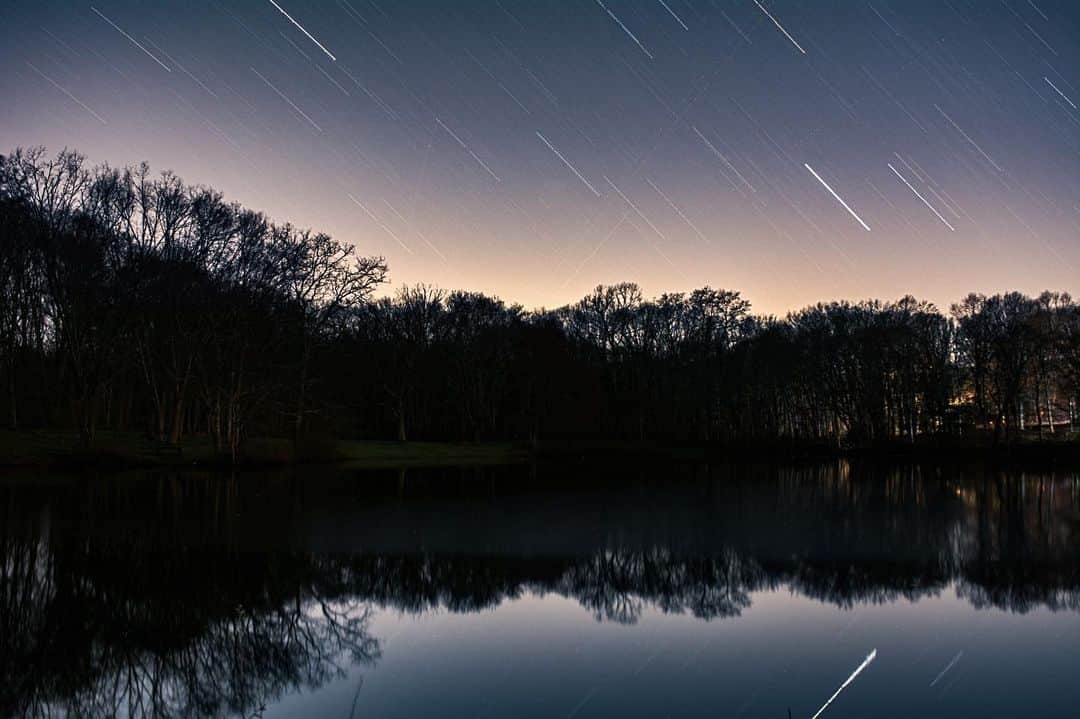 NikonUSAさんのインスタグラム写真 - (NikonUSAInstagram)「As daylight faded, #Nikon photographer @lindseyslensphoto captured star trails & their stunning reflection with her #D7100 & AF-S DX NIKKOR 18-55mm f/3.5-5.6G VR II. Have you been following along with our May #astrophotography challenge? Share your best shots of the night sky with #NikonNoFilter for a chance to be featured! #NightSky #StarTrails #NikonD7100」5月11日 0時48分 - nikonusa