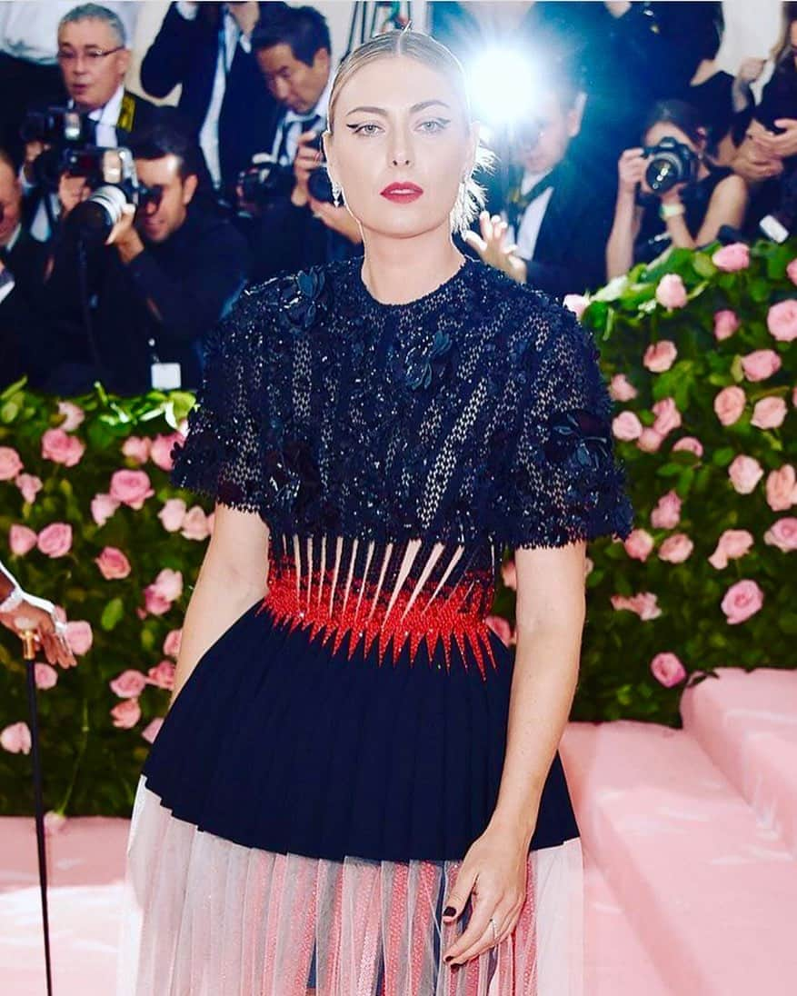 Kara Yoshimoto Buaさんのインスタグラム写真 - (Kara Yoshimoto BuaInstagram)「🖤Maria Sharapova X Metball x Calligraphie de Chanel Longwear Intense Cream Eyeliner Hyperblack X Le Rouge Duo Ultra Tenue Ultra Wear Lip Colour Daring Red #makeupbykarayoshimotobua #welovecoco @welovecoco  #hair @blakeerik #styling @chercoulter」5月11日 0時49分 - karayoshimotobua