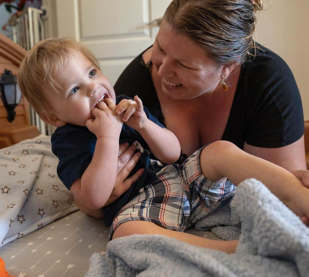 NBC Newsさんのインスタグラム写真 - (NBC NewsInstagram)「These parents don’t know if their children will ever walk or talk. But finding other families online has given them hope. . Nearly a dozen parents of #children with very rare diseases told @NBCNews about how they’ve turned to online support groups to learn more about their #kids’ conditions. They recounted “game-changing” moments when fellow parents shared names of life-saving medication and recommended therapy techniques. And then there’s the most pressing question some #parents seek to answer in these groups: how long their child might live. . Click the link in our bio to read their stories. . 📷 @jimseida / @nbcnews」5月11日 1時02分 - nbcnews