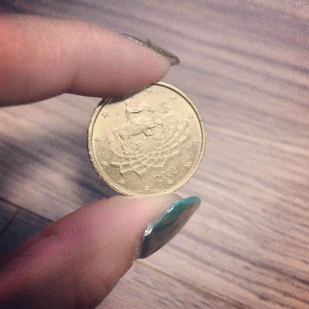 星野奏さんのインスタグラム写真 - (星野奏Instagram)「I got Euro coin XD For the first time👏👏👏 50EURO CENT . . #オシャレ #忘れもの #europe #2002」5月11日 1時03分 - hoshino_kanade_
