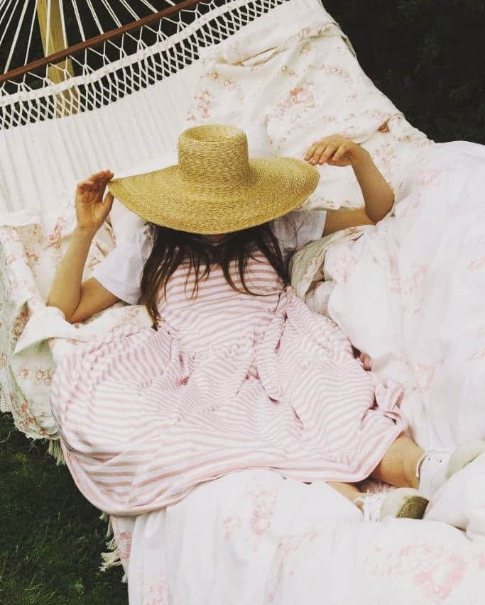 キャベジズ&ローゼズのインスタグラム：「Ready for the weekend! Thank you @just_belle for such delicious photos - here is our organic long ella dress.  Exactly what we will be wearing in the garden this weekend ☀️💛 #organic #organicfashion #littlebylittle #smallstepsbigchanges #cabbagesandrosesfashion #cabbagesandroseslifestyle #livinglifebeautifully #carefullycrafted #limitededition #sundress @christina_strutt @cabbagesandroses_shop」